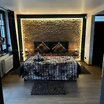 דירה Tino - Jacuzzi Prive, Infrarouge & Vue *