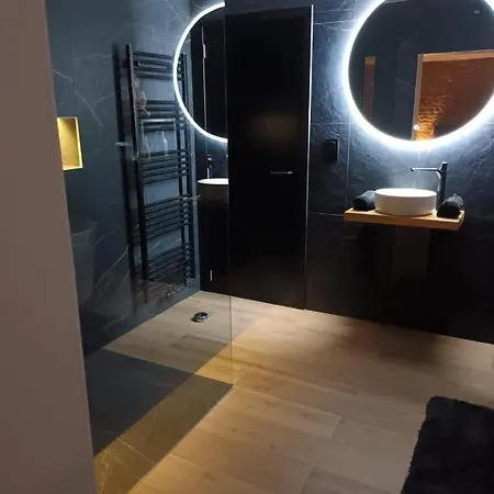 Tino - Jacuzzi Prive, Infrarouge & Vue * Verviers